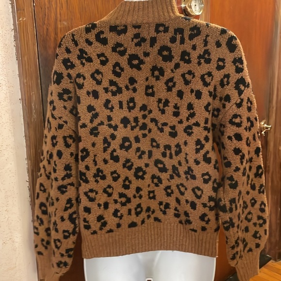 Old Navy sweater - Picture 4 of 4